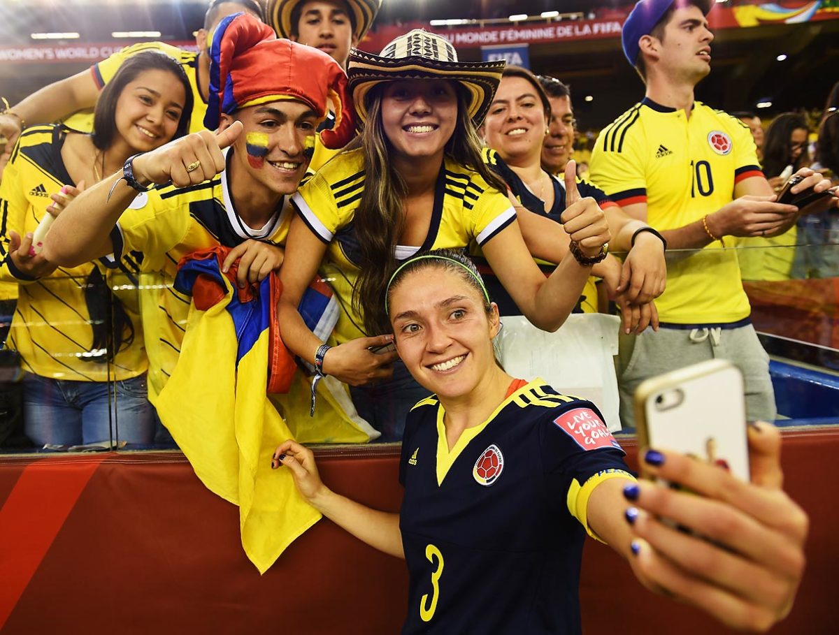 world-cup-fans-477597814_master.jpg